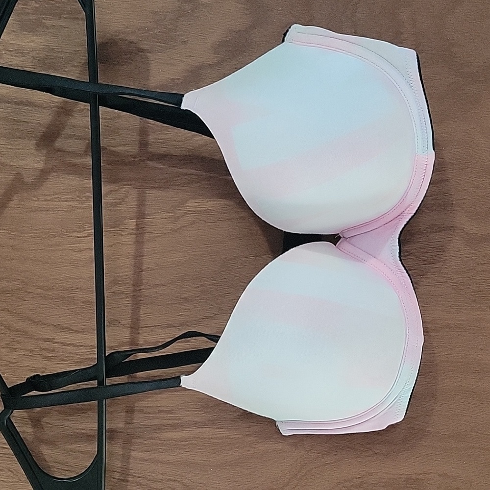 VS pink logo bra